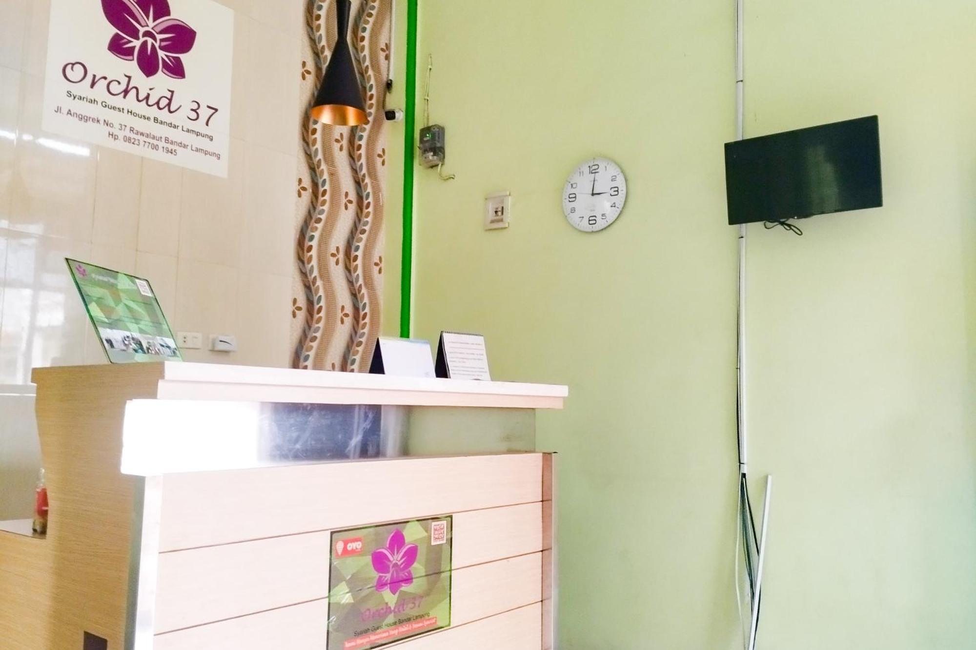 Готель Reddoorz Syariah At Shakira Alesha Enggal Бандар-Лампунг Екстер'єр фото